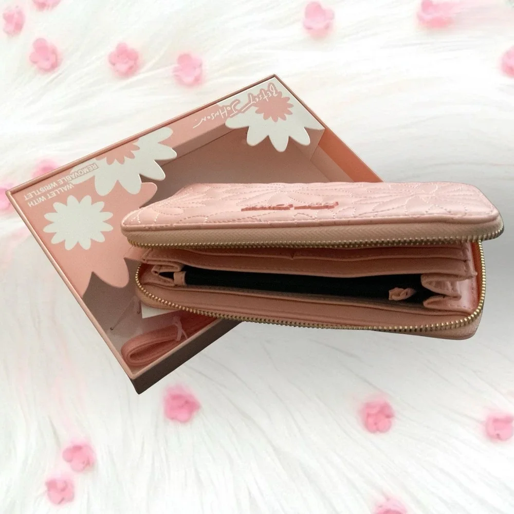 Betsey Johnson Peachy/Pink Daisy Quilted Wallet Wristlet Clip-On NWT $58 Value